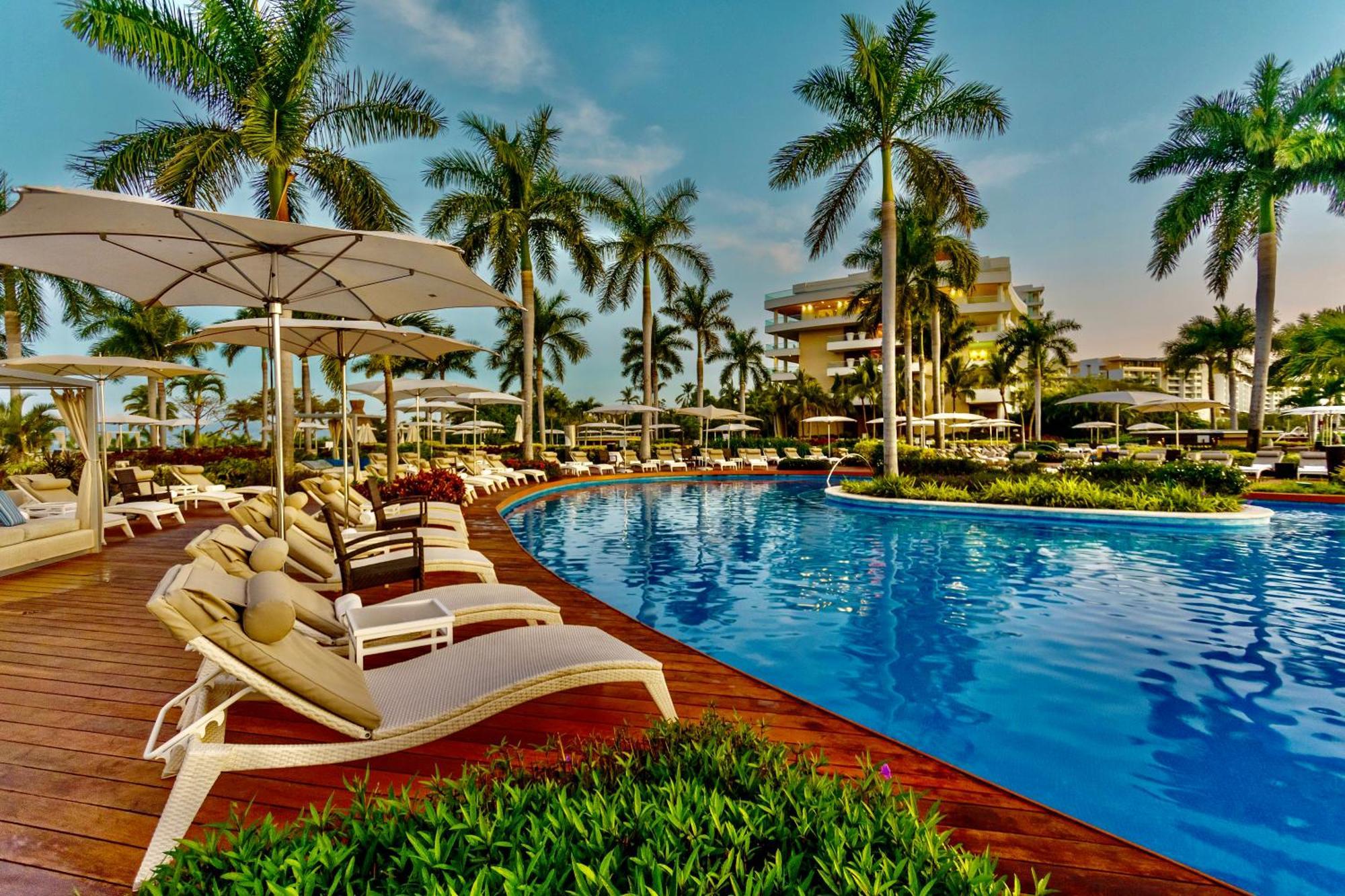 Grand Luxxe Two Bedroom Suite - نويفو فايارتا المظهر الخارجي الصورة